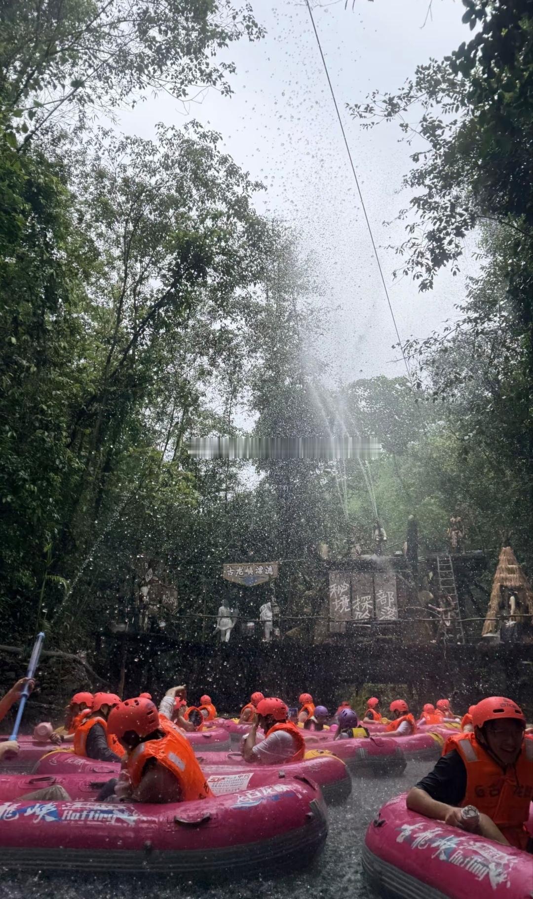 想再去漂流，想去游泳，想去玩水了，实在太热了 