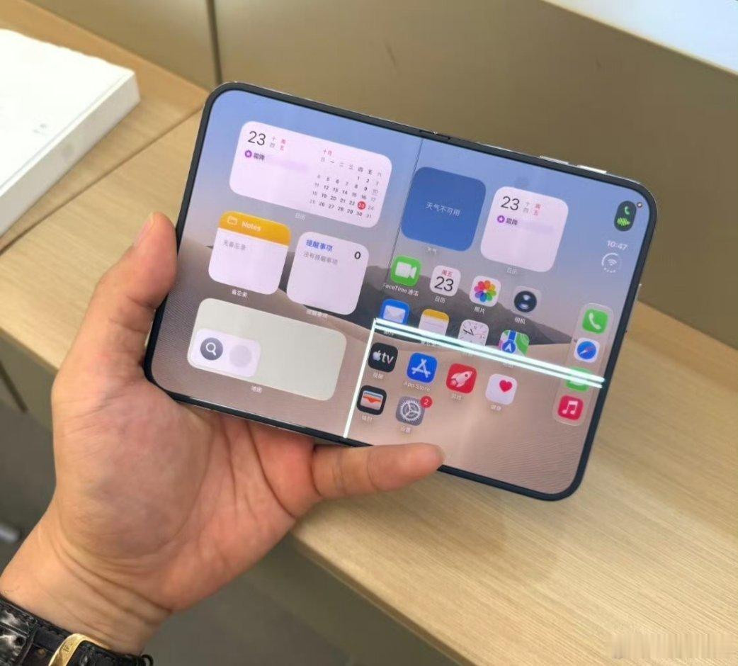 iPhoneDuo屏幕开裂花一万多买个手机📱，还要面临着7998元的屏幕维修费