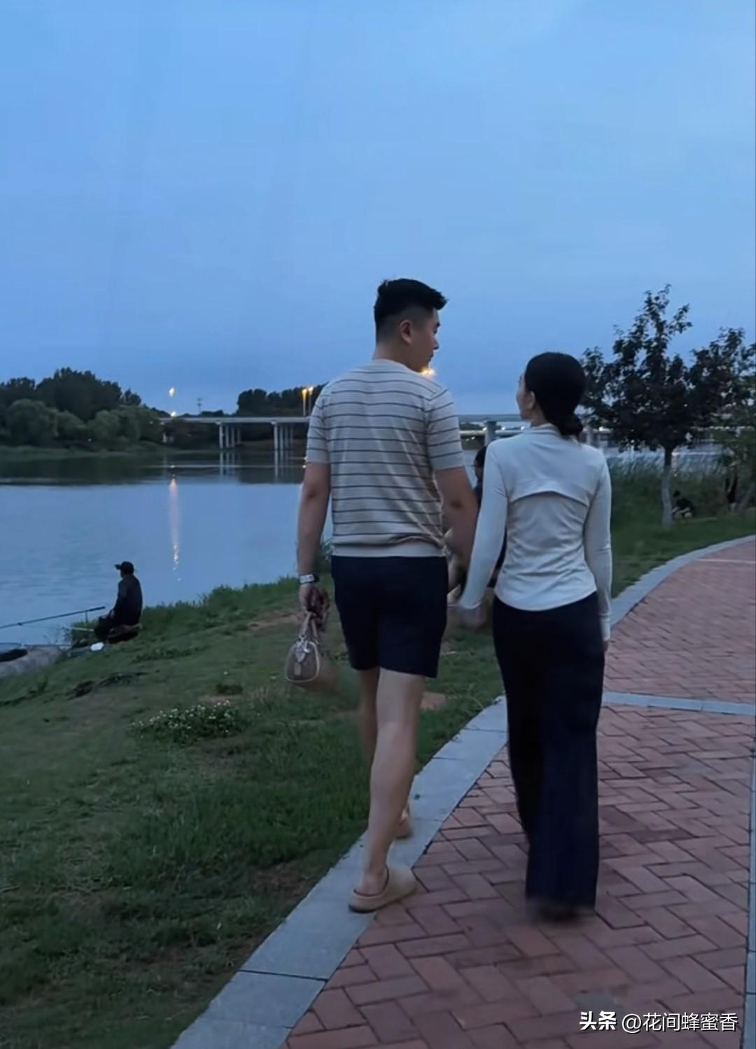 饭后散步的好处有哪些饭后散步能促消化、稳血糖，缓解久坐疲劳，还能放松心情、助眠，