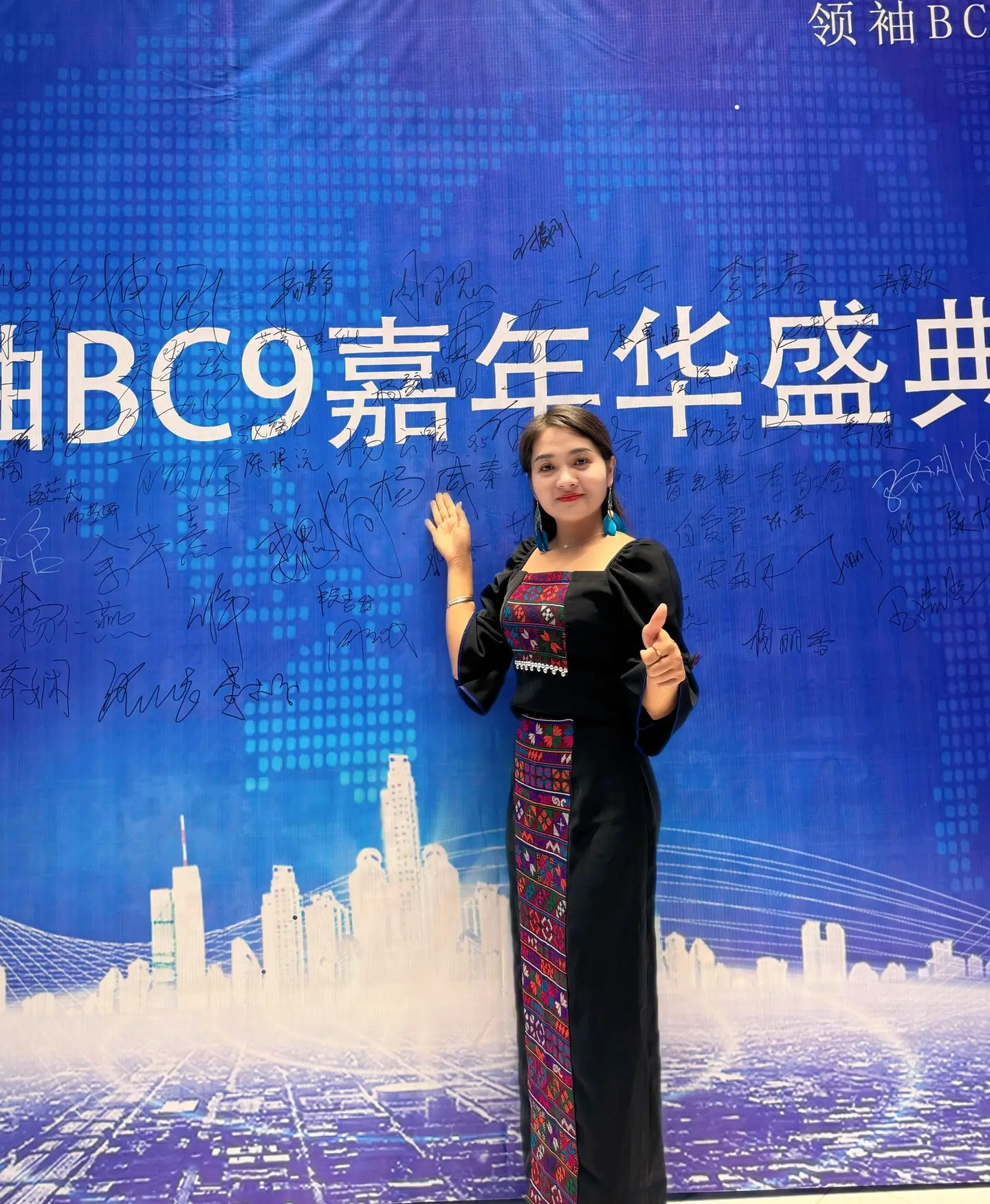 人的磁场很重要  ，多和善良的人同行  ，多和勤奋的人携手  多和真诚的人同路！