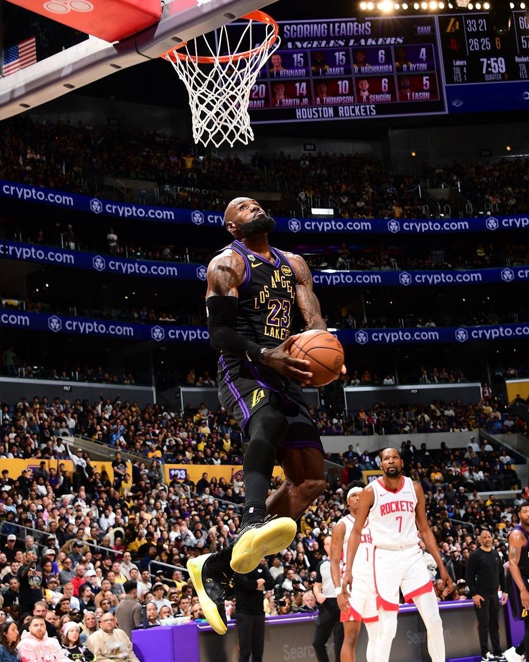 洛杉矶湖人 勒布朗詹姆斯41岁折叠背扣！非人类！41岁詹姆斯折叠背扣