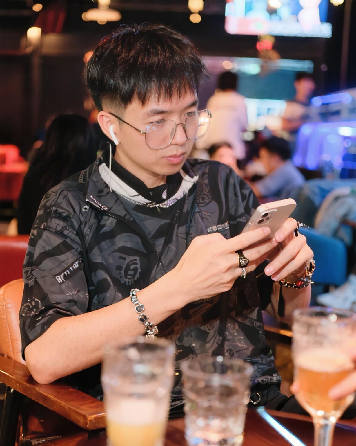 别瞎琢磨了！金钱之外，当下人最缺的就俩玩意儿——能沉下心的定力，和不掺假的真心！