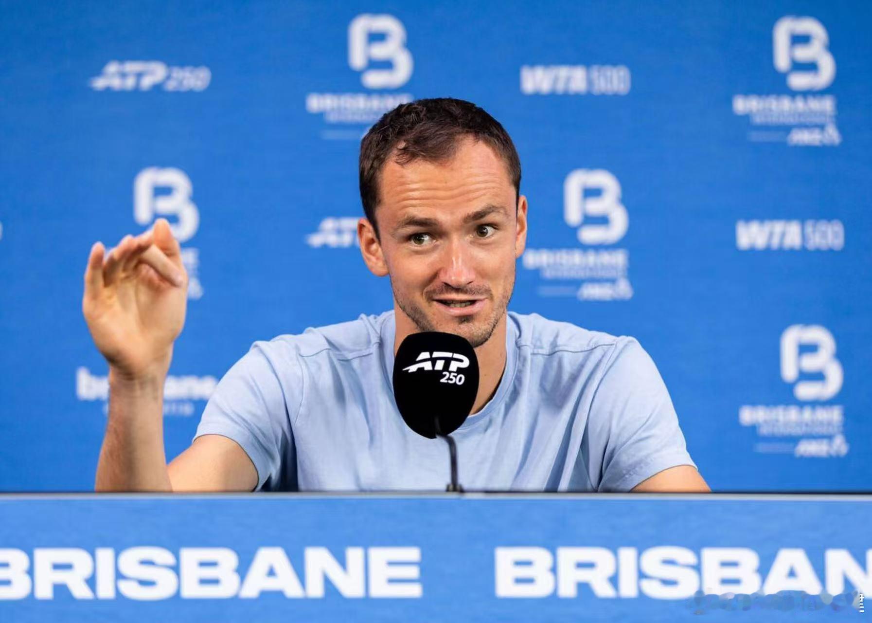 梅德韦杰夫颜值回春了啊，突然年轻了好多澳网2026