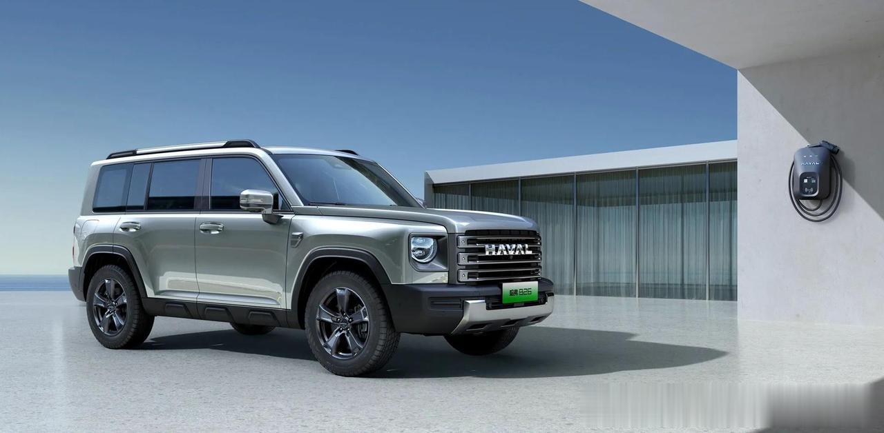 哈弗发布全新硬派SUV官图，代号B26。新车将搭载插电式混动系统，车型设计十分硬