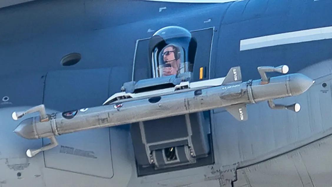 战场秒更！愤怒小猫靠卫星活了
 
据美国战区网信息，
美军刚在HC-130J完成