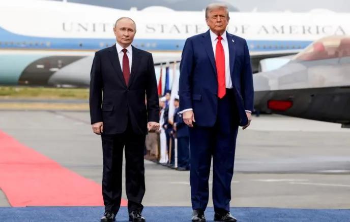 难怪特朗普一再要求泽连斯基在领土上向普京让步，原来特朗普真的欣赏普京啊，​根据美