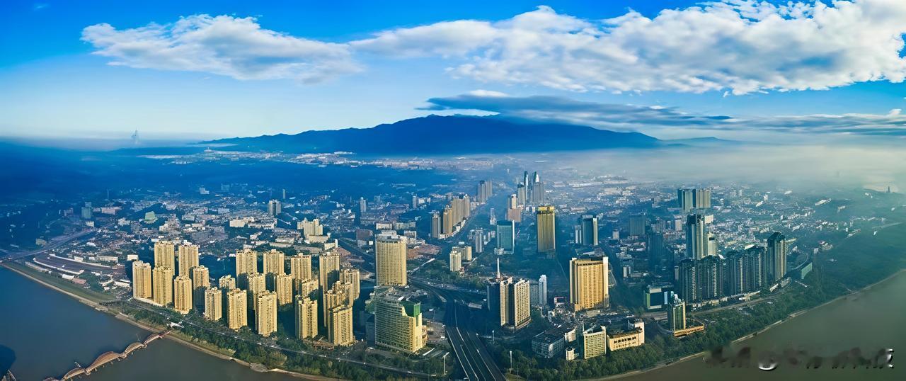 金华给人的感受是名气靠下属县域撑场，生活则满是惬意的烟火气。
 
名气 ：它整体