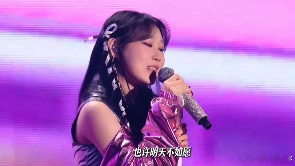 沈佳润一家把唱歌天赋刻进DNA瞧沈佳润一家，唱歌天赋简直刻在DNA里。刚刷到她爸