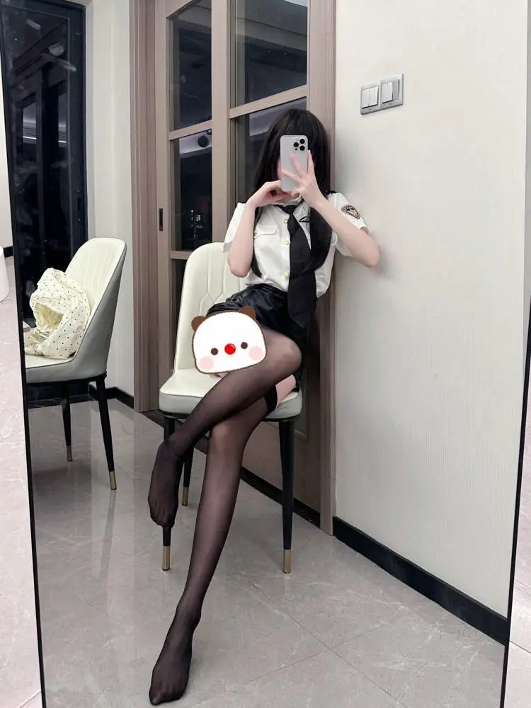 今天的你对我爱搭不理 明天的我还来找你