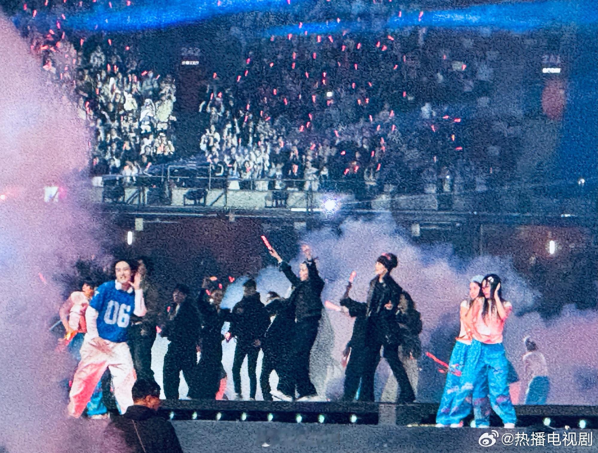 张杰16场鸟巢演唱会收官发文从开场到落幕始终拼到极致的样子太让人动容，十六场的付