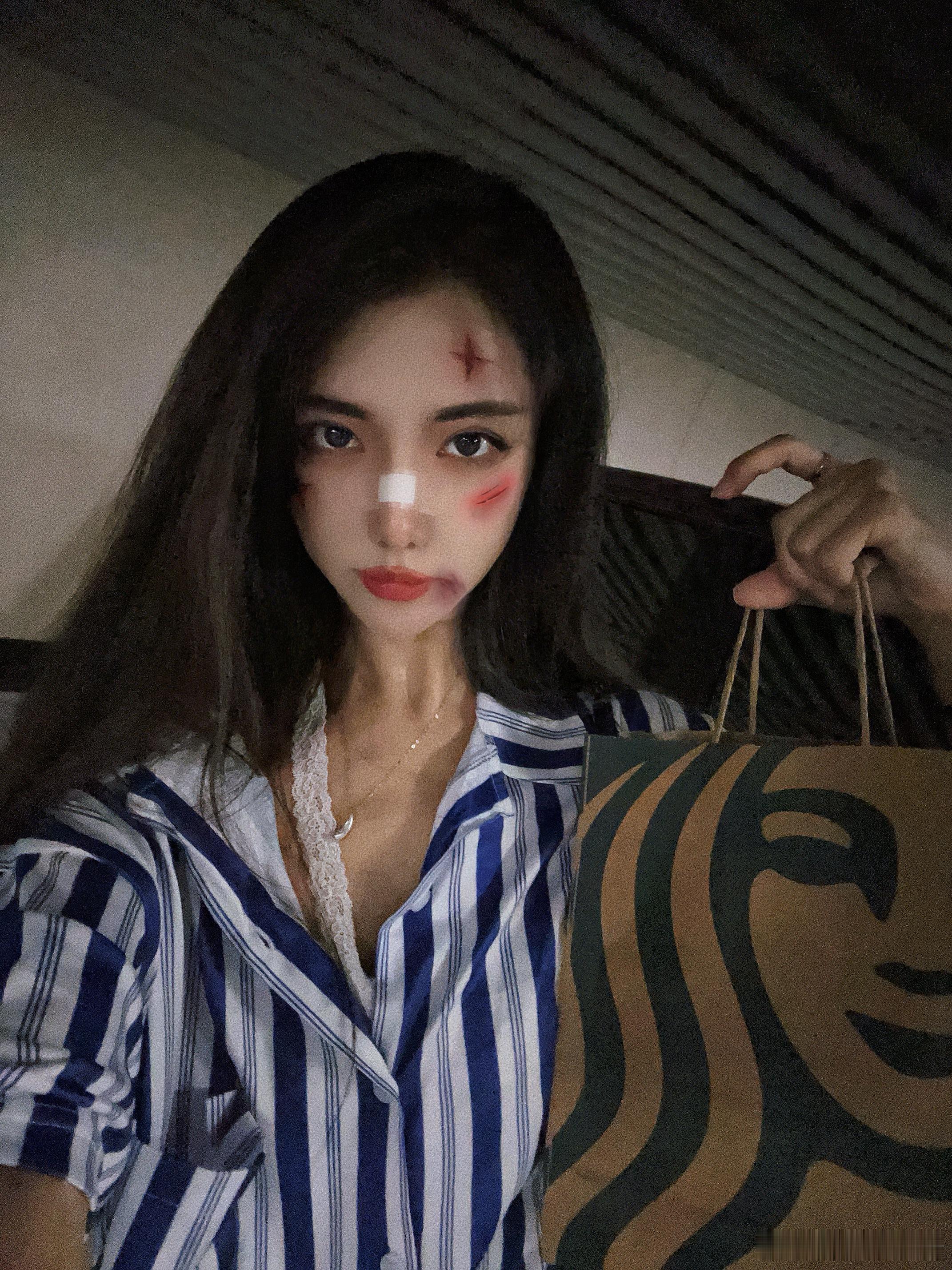 今天就这样走进了咖啡店，社牛中的牛牛  ​​​