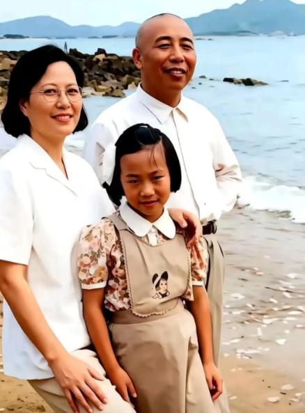 1972年，65岁的开国上将宋时轮娶了32岁的郑晓存，而郑晓存不是别人，正是他亡