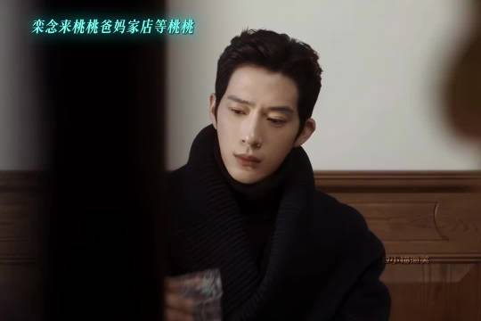 一万块一盘的花生米

好像把钱伸进兜里暖暖

但是依旧“目中无人”的栾念

早春晴朗   孙千   