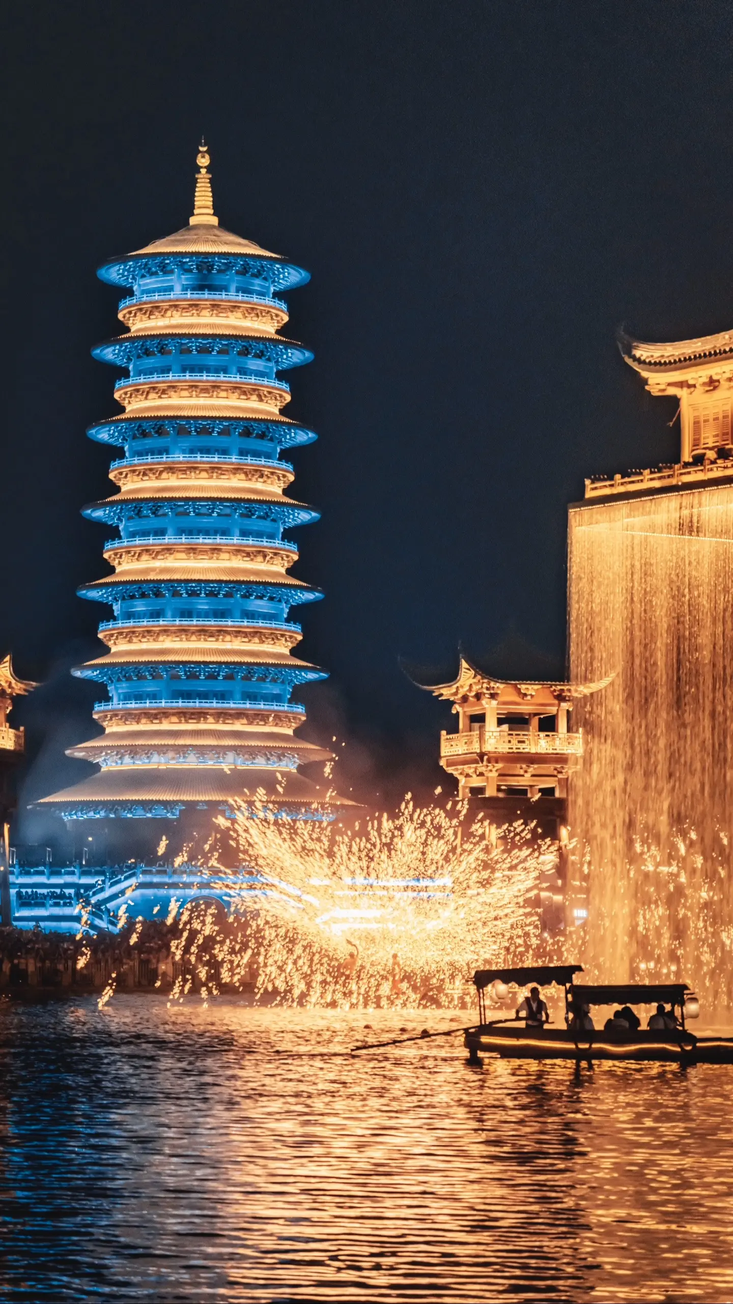原来古人笔下的“天上宫阙”真实存在。我发现来到了江西婺源，深切感受到古...