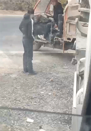 短短几秒钟，使了好几个计策，比如虚张声势、破釜沉舟、栽赃陷害……