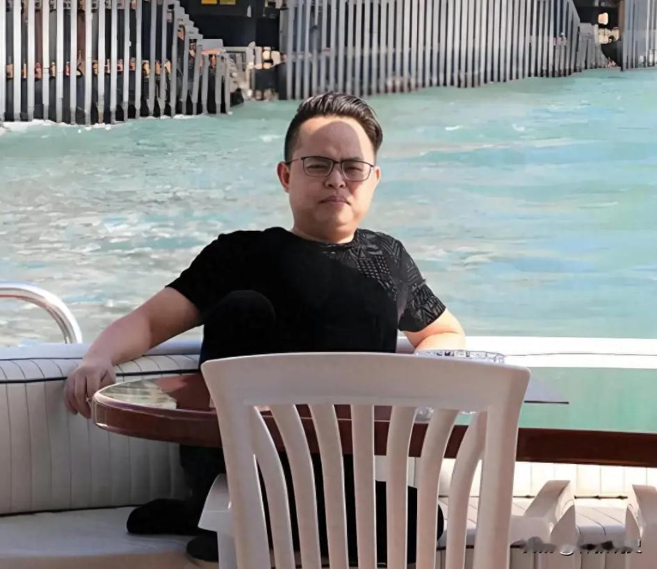 诈骗国人出逃，给英国上交18亿后，他重获自由。[嘘]
以亿万家财，换一纸“自由”