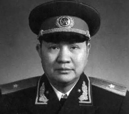 这位开国少将晚年因疾病缠身被送回家乡，最终却活到100岁，经历令人感叹！
195