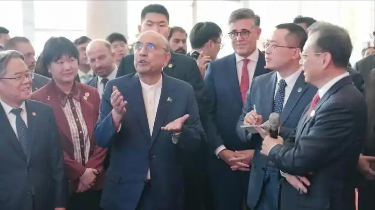 巴总统访华不走寻常路！首站直奔长沙，不搞排场只“进货”，藏着中巴老铁的深意

