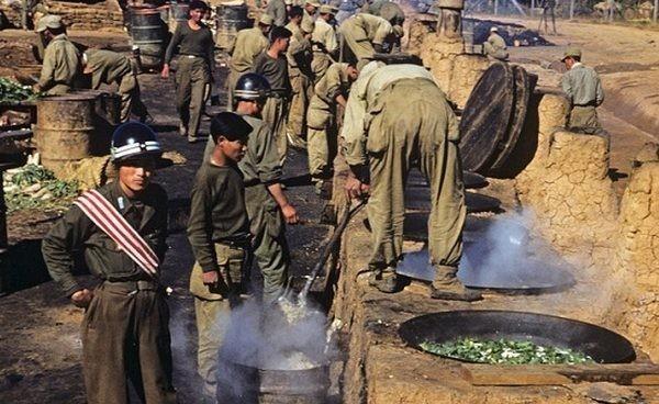 1953年韩军主动打开自己管理的战俘营，一万名人民军被释放，其中八千人竟然真的离