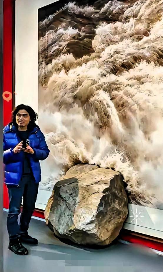 近日，著名黄河画家徐惠君，
一幅价值380万元的画作，因为落款
时候的失误，导致