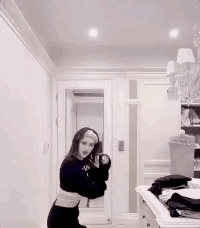 华为公主祝各位周末愉快[机智][机智][微笑][微笑][微笑][微笑][微笑][