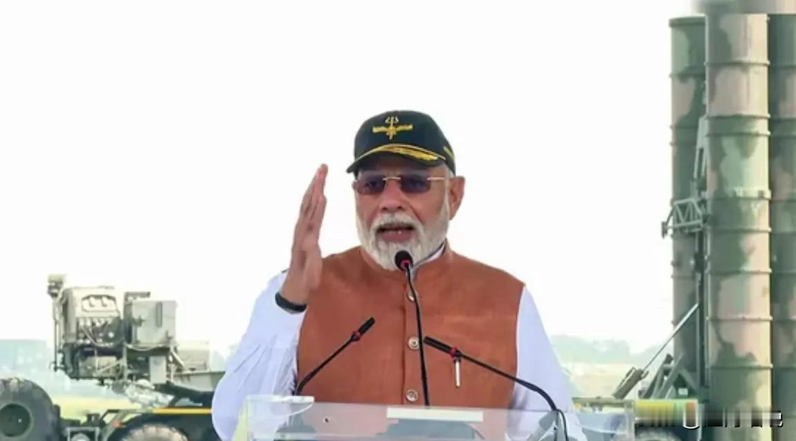 据《印度斯坦时报》4月28日报道，印度第四套S-400防空系统正运往国内，预计5