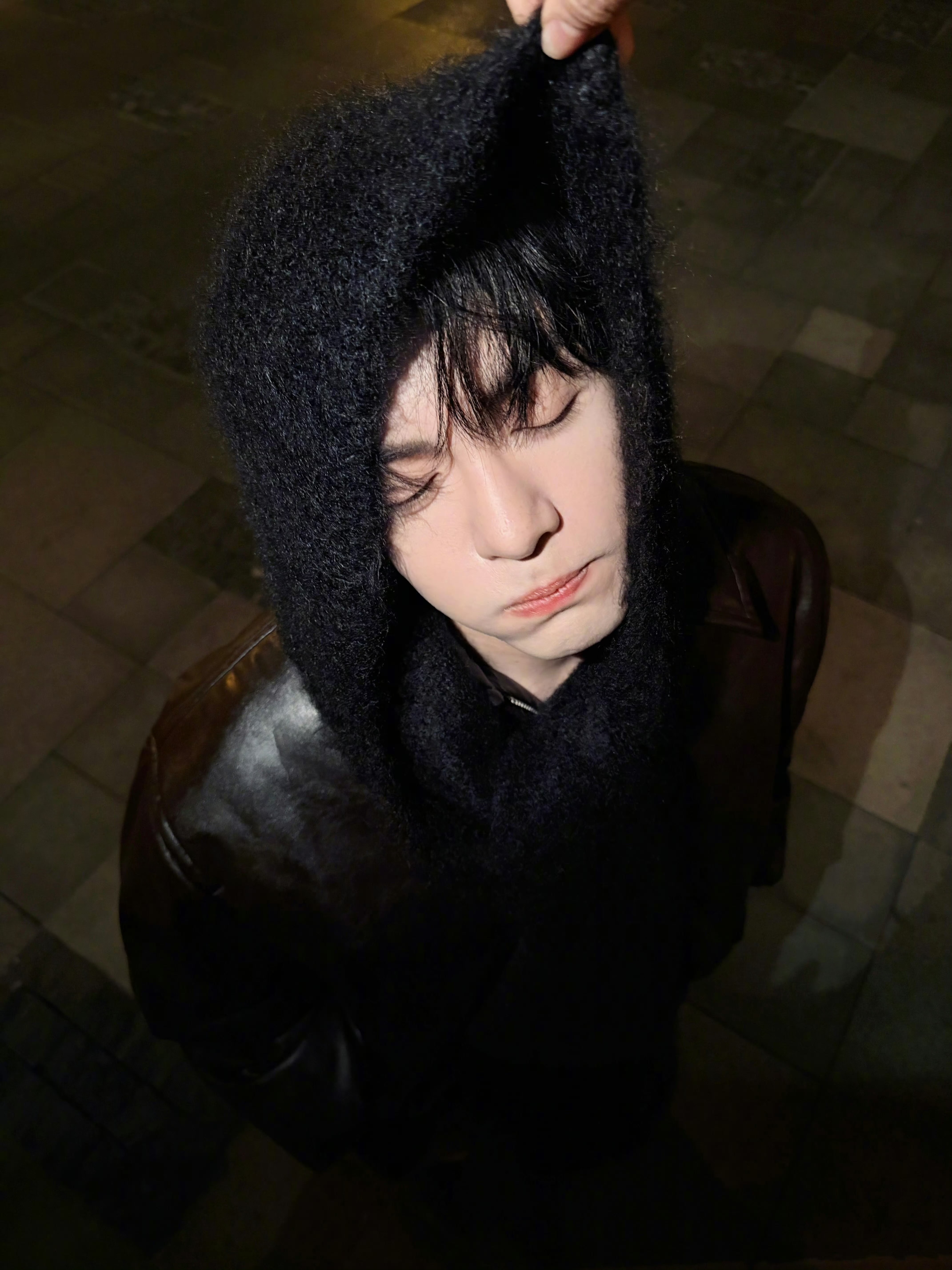 曾舜晞这么近的怼脸拍颜值也扛住镜头了，是帅哥。 