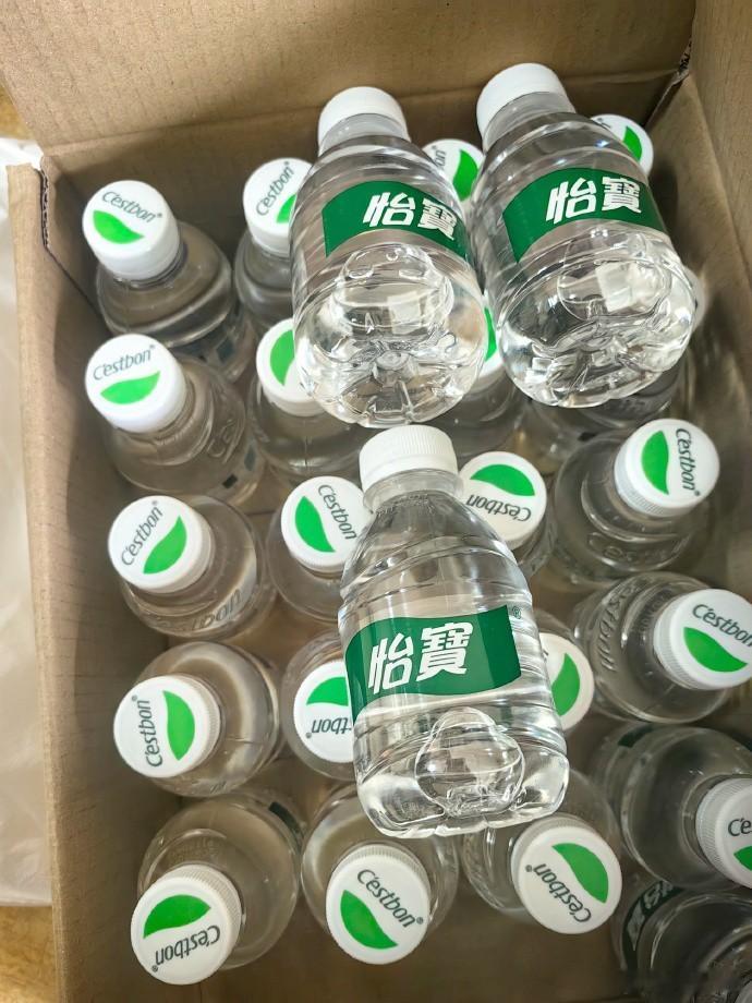 迷你的怡宝水辣么可爱啊 一天不得喝10瓶啊 一分钟精选视频扶持计划
