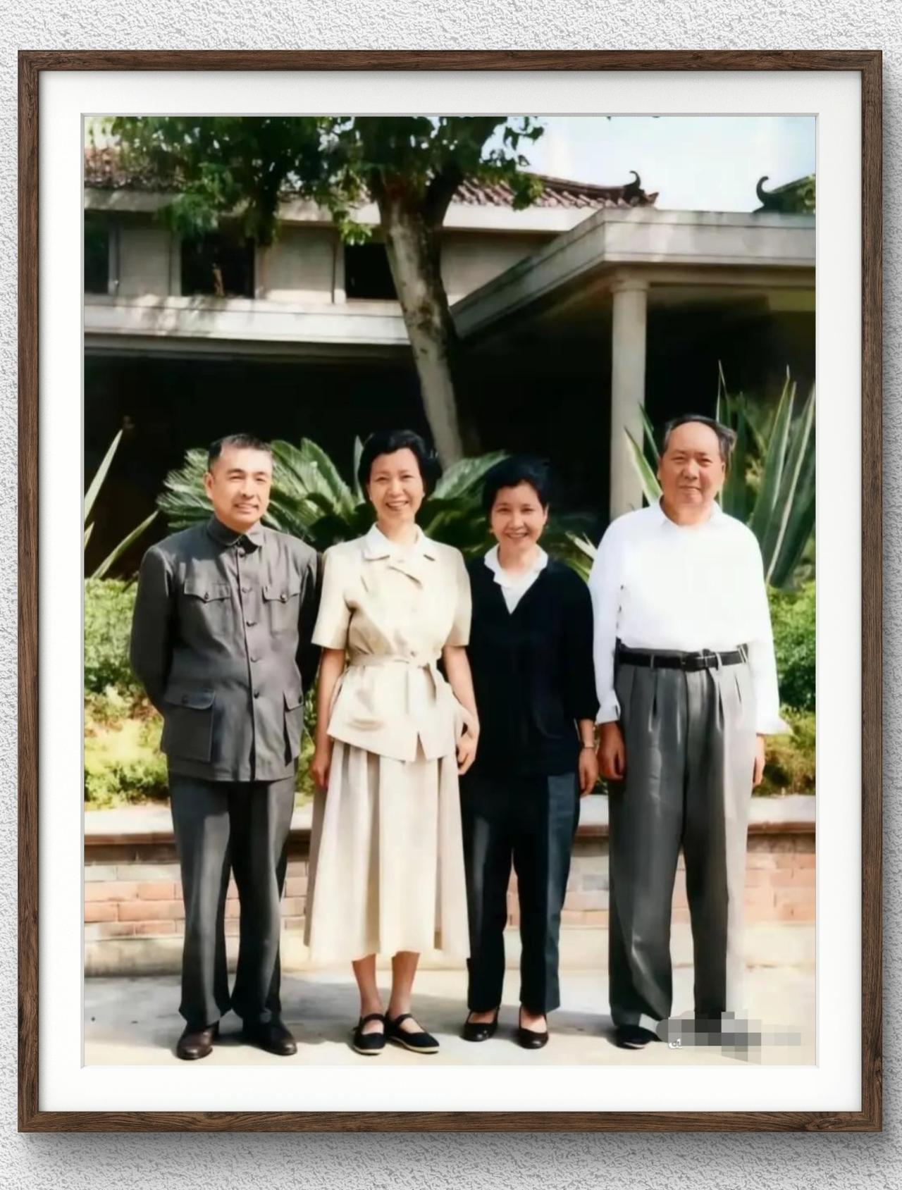 60年代，毛主席夫妇和陶铸，曾志夫妇的一张合影