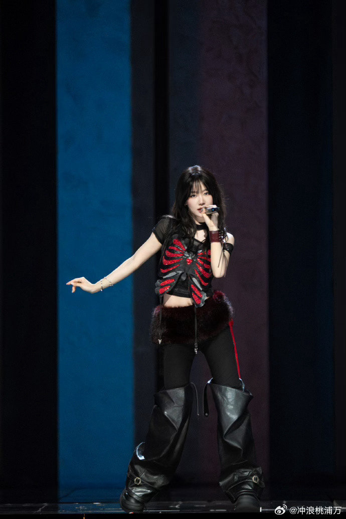 张月组已经开始暴汗排练了 乘风2026 排练室里张月组姐姐们汗水湿透衣衫，这份努