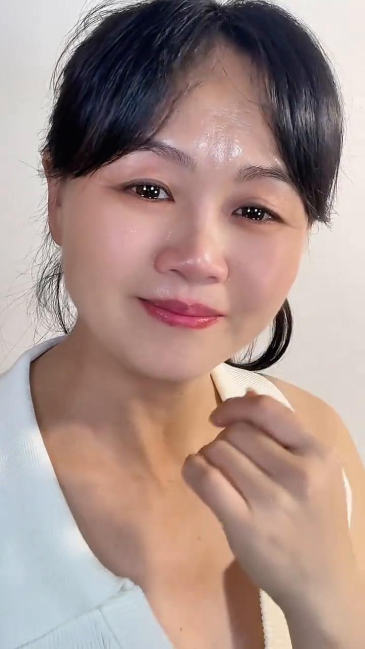一首无悔今生爱过你，送给屏幕前的有缘人。
昨夜你又来到我梦里，为何脸上挂满了泪滴