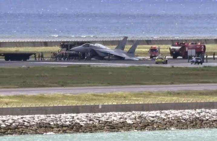 突发！日本战斗机瘫了！

就在今天，日本一架归来的F-15J战机在着陆时突发故障