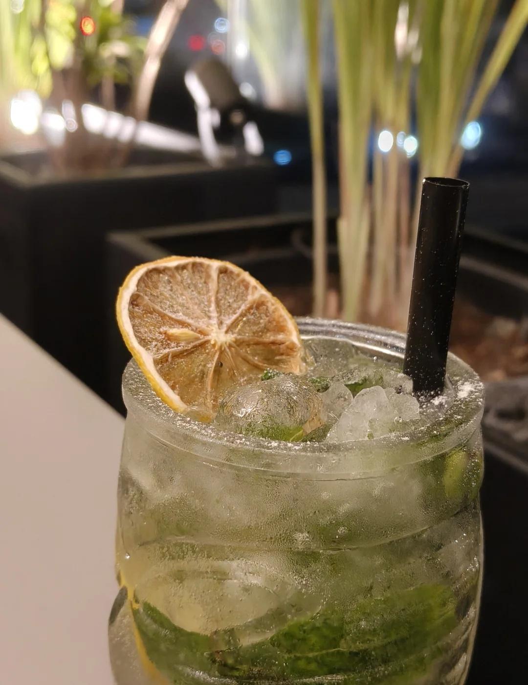 放松
户外
有风
浅酒
放松