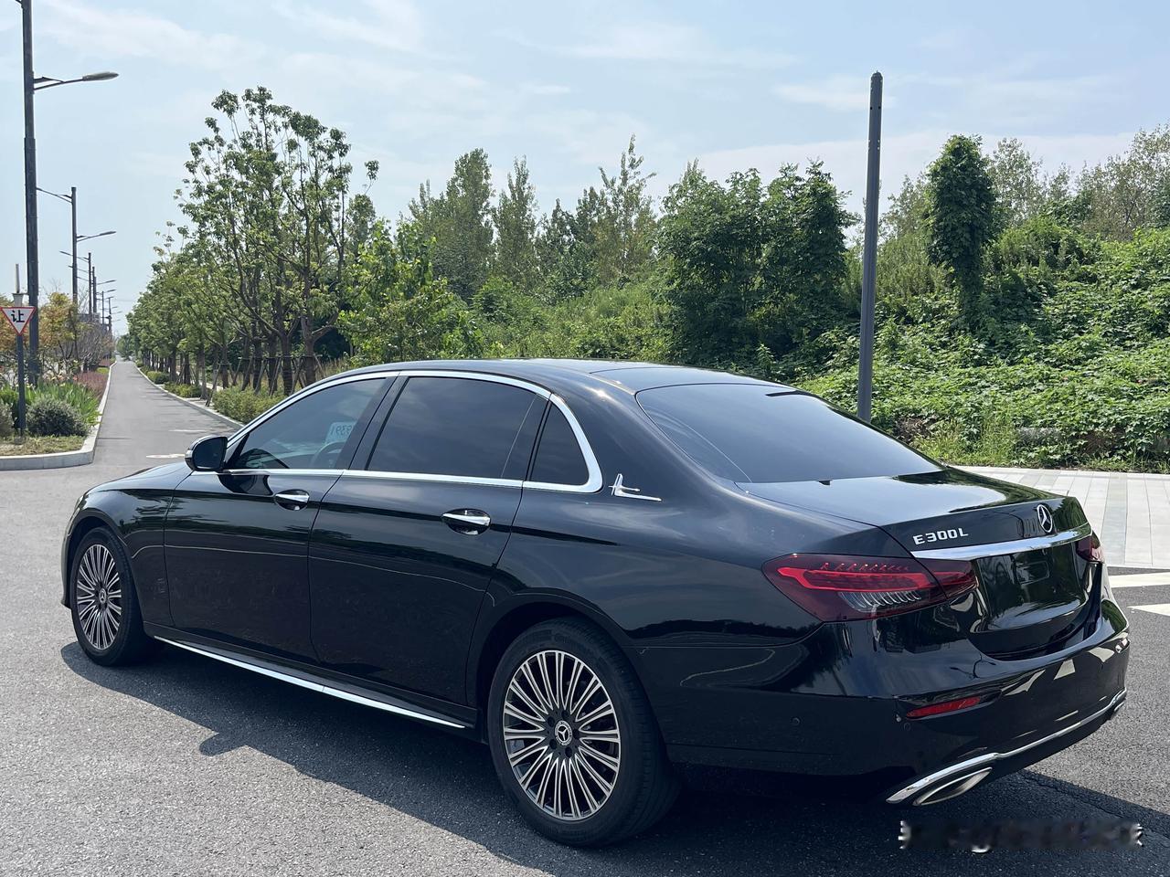 你认为五年后燃油车会被淘汰吗?
不会的，燃油车和新能源车，未来只会共存，不存在谁