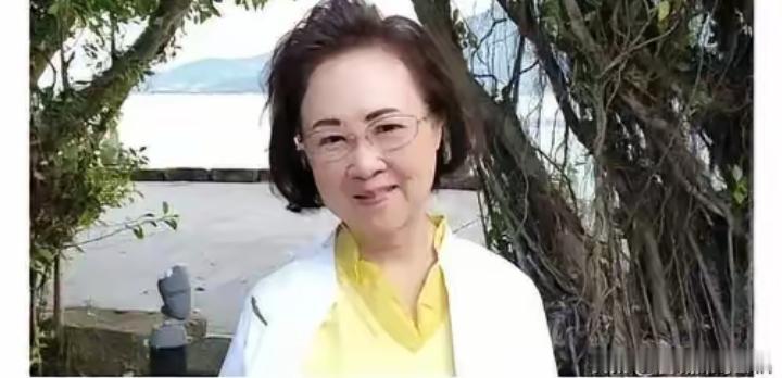 为什么说琼瑶害了很多中国女人？琼瑶其实是毁掉了一两代人。为什么？因为很多人都是看