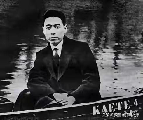 周恩来怎么入党的？
周恩来于1921年春在法国巴黎加入中国共产党，具体过程如下：