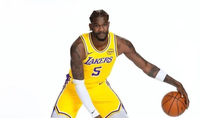 上赛季艾顿有6场比赛得分超过20分且篮板超过10个。
本赛季至今艾顿出战了13场