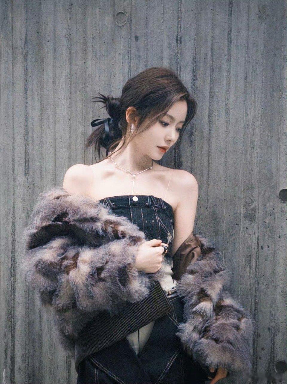 陈卓璇12宫格写真 12宫格写真甜度满分！造型小巧思戳中审美～ ​​​