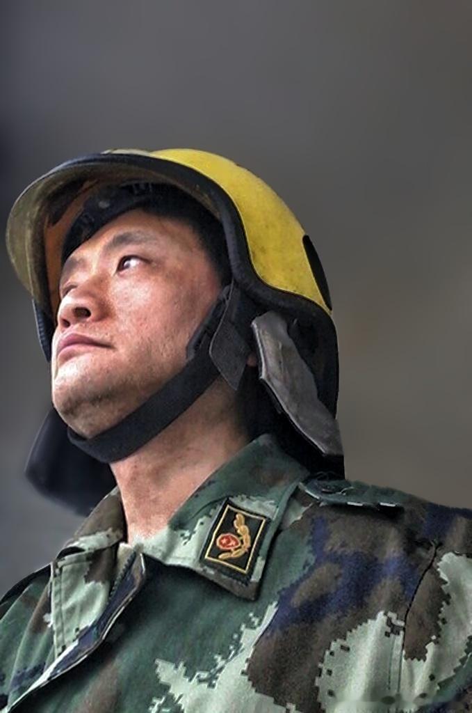 光阴似箭，日月如梭。十五年前的大头贴！现在看起也是血气方刚之汉子！ ​​​
