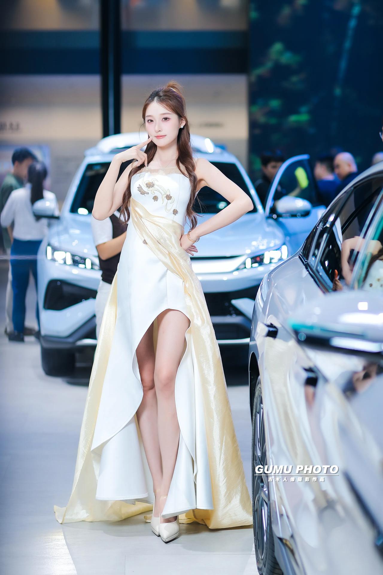 2026重庆车展比亚迪展台模特