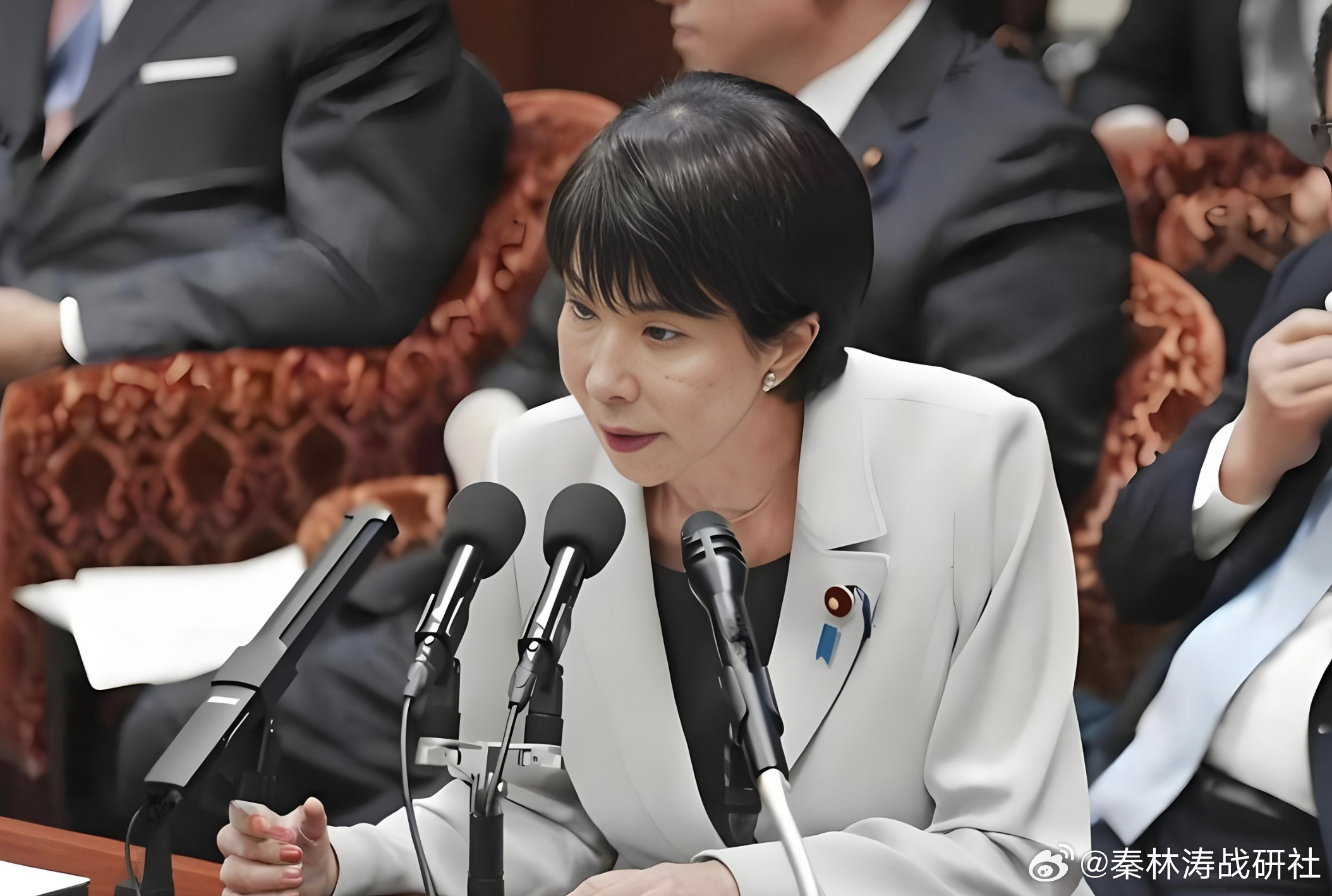 日本政坛大瓜 高市早苗团队被曝雇人用AI搞“舆论战”，专黑对手抬自己！日媒甩出聊