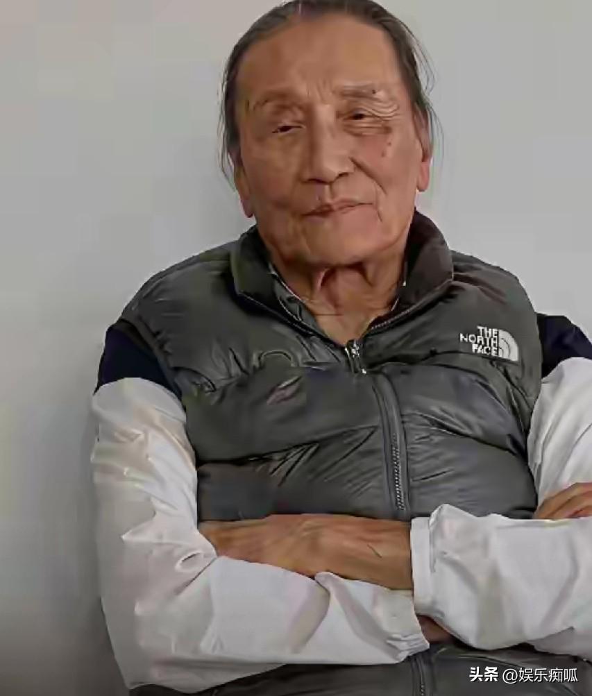 看到港媒拍的谢贤最后的照片，我盯着屏幕瞅了三遍——要不是评论区写着名字，打死我也