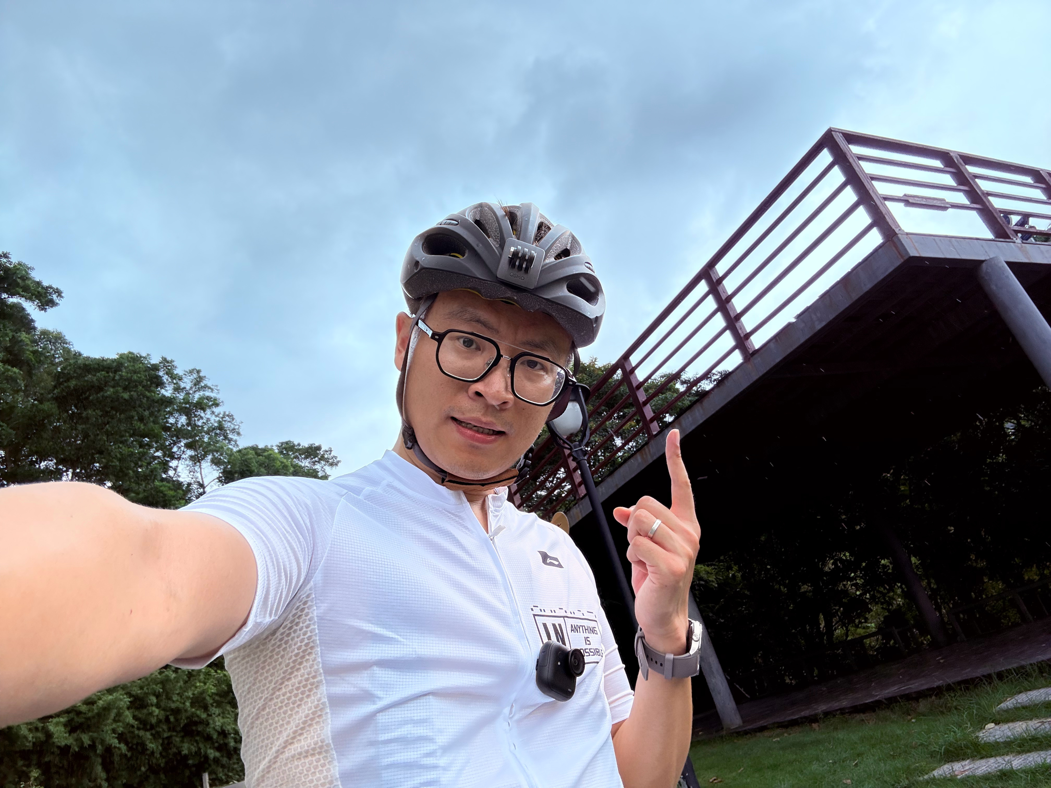 夏天在山里骑车，有树荫就不会觉得热，舒服，我发现我这几年，越来越接受孤独和延迟满