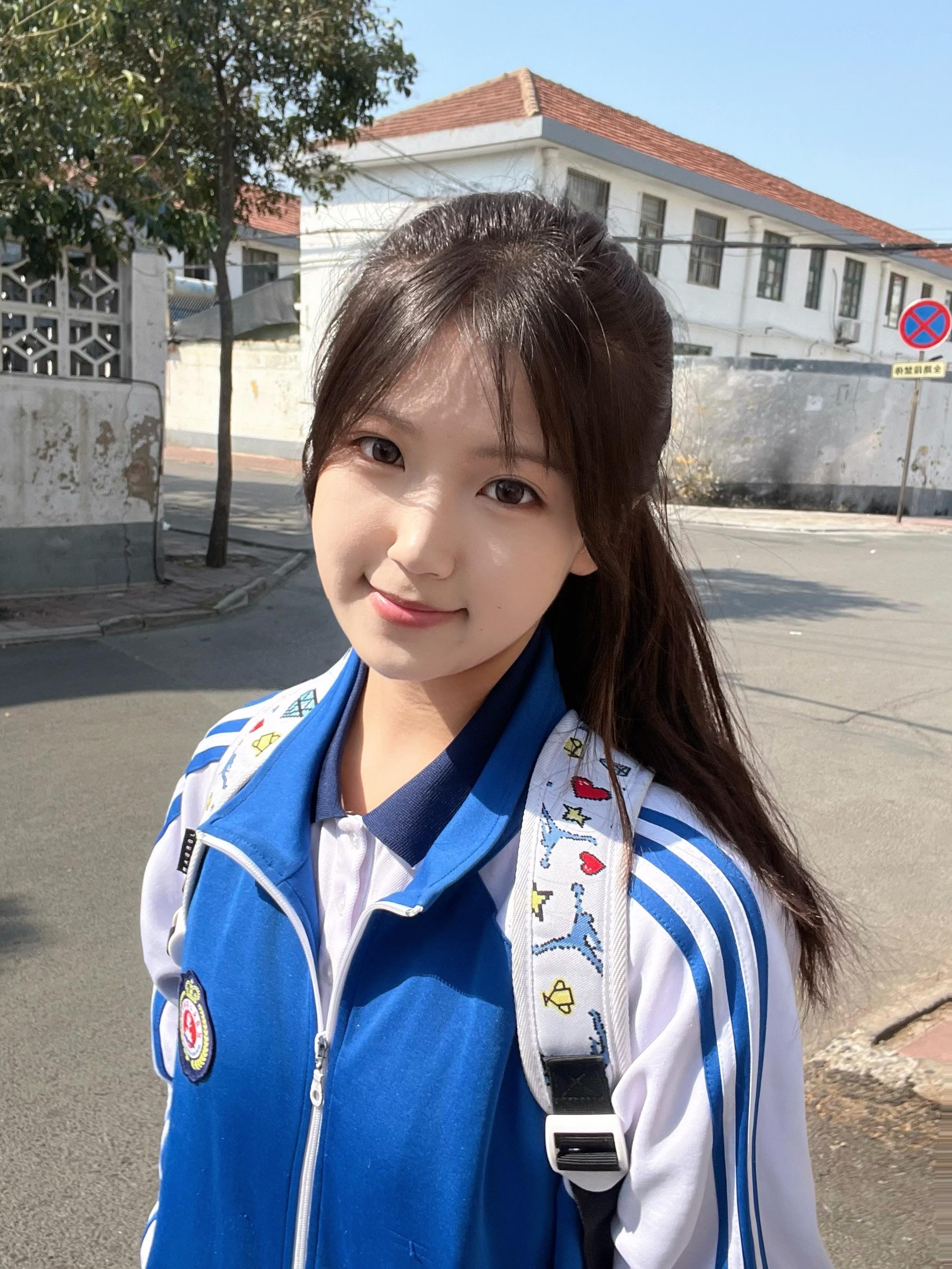 人就是会变的五年前 我以为自己会穿一辈子宽松的衣服生活也会如此简单 随...