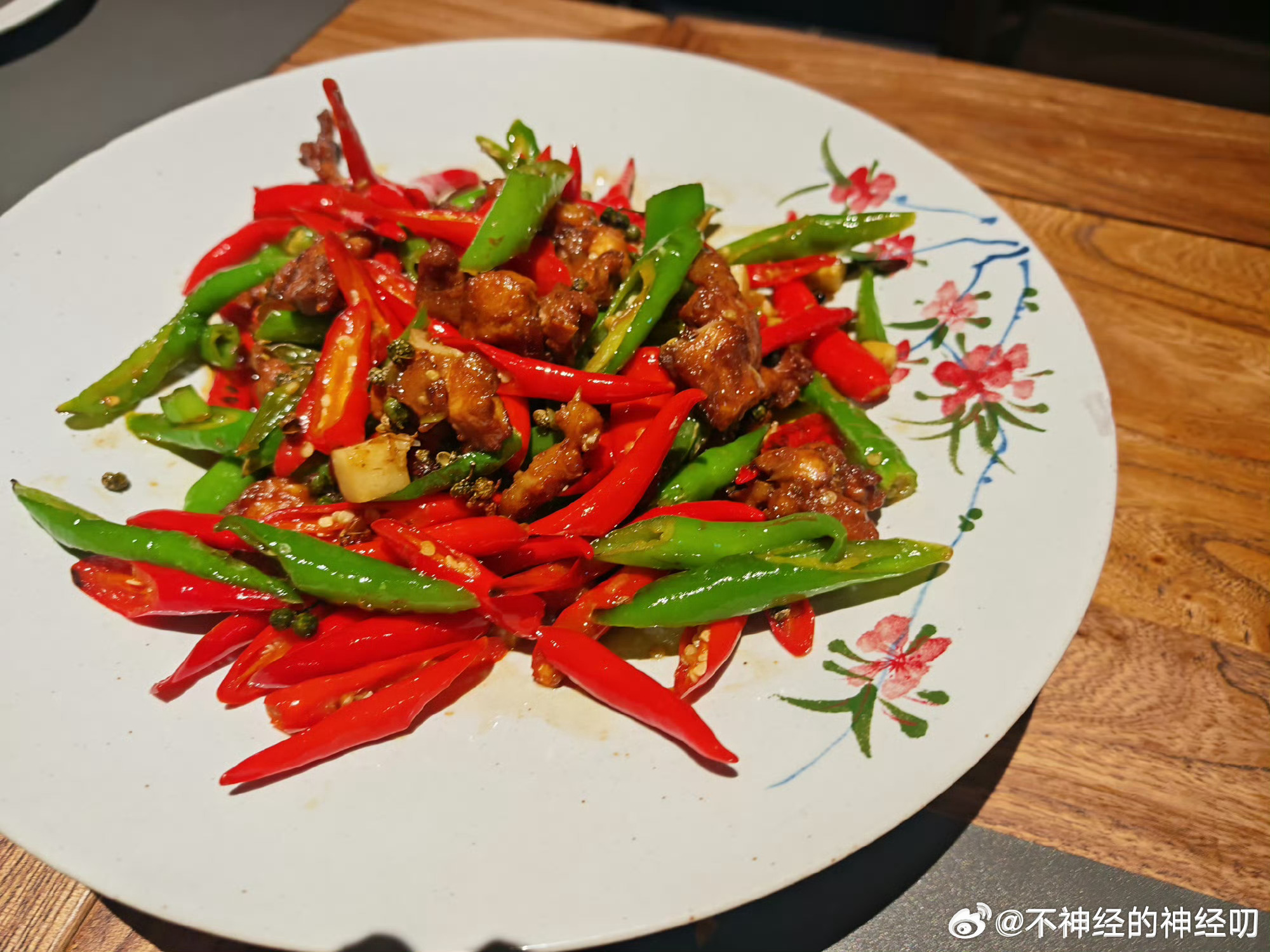 连夜赶回成都了,目前银行卡余额还有1.6+W 明天早上9:15就冲到同花顺，承诺