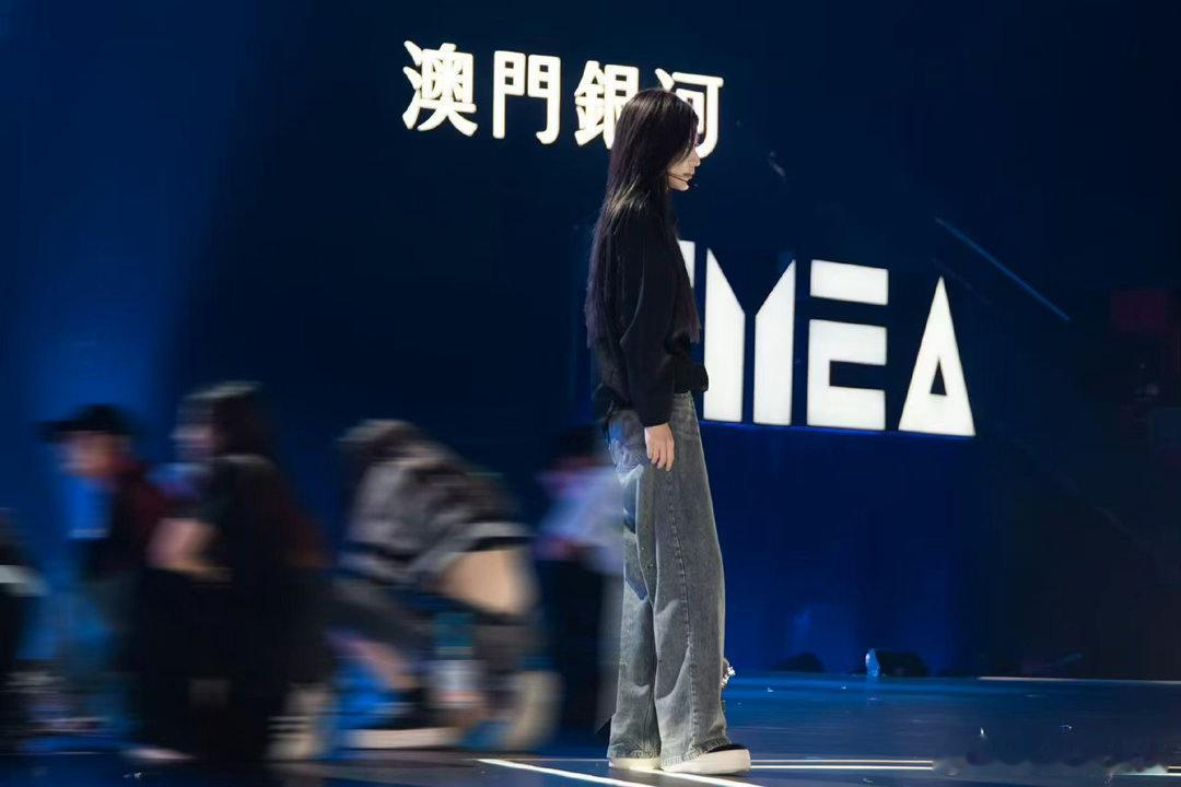 袁一琦TMEA腾讯音乐娱乐盛典TMEA盛典看到袁一琦登场，整体状态很在线。造型利