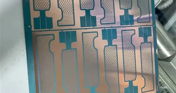 苹果iPhone 17 Pro首次堆散热：均热板谍照曝光