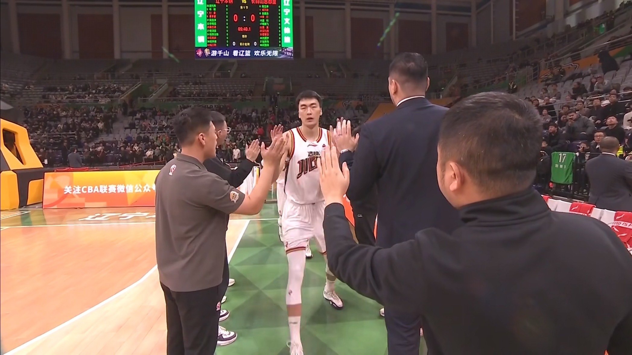 欢迎刘雁宇和赵率舟重返辽宁体育馆 