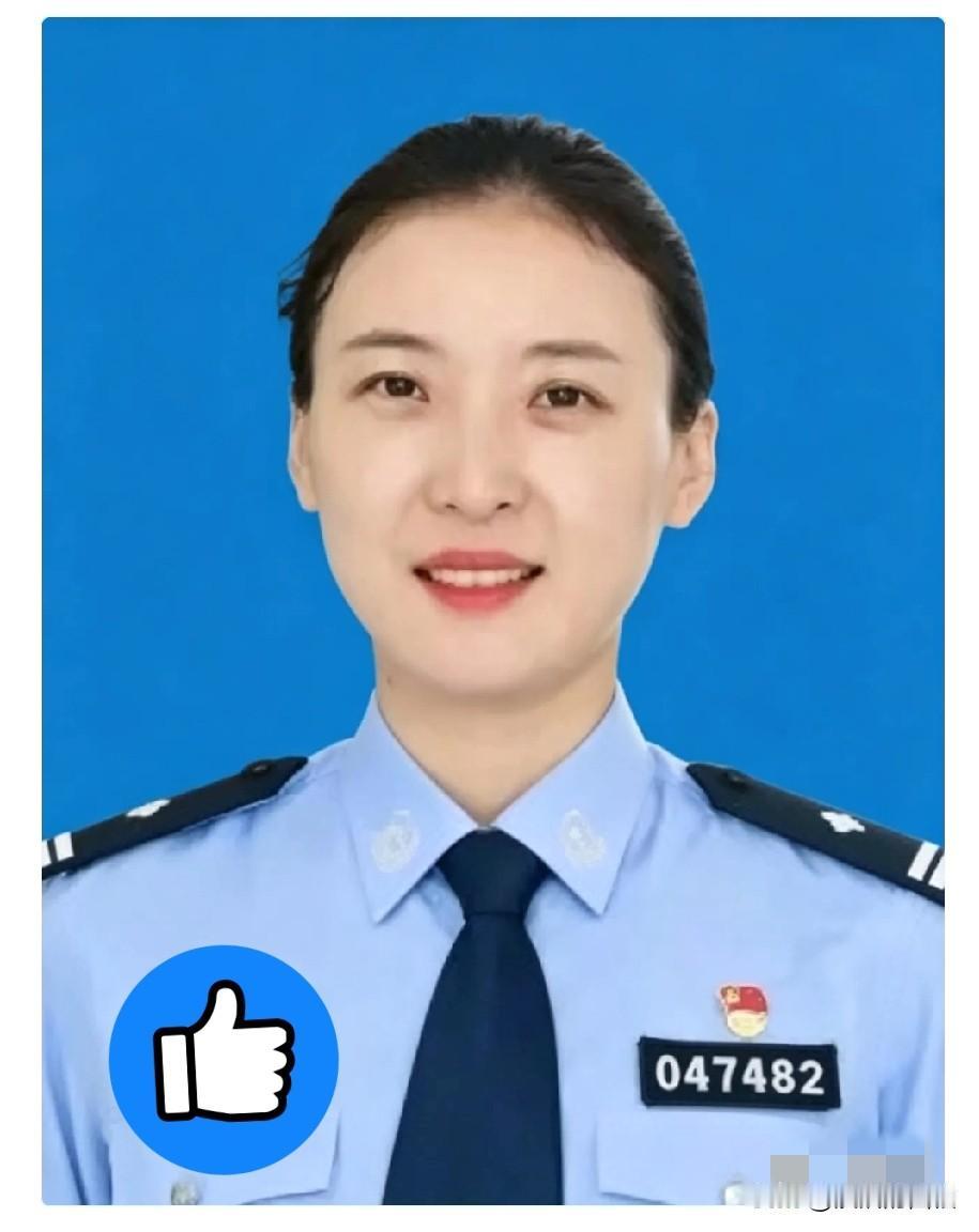 在浙江海宁车管所，有位让人印象很深的负责人陈丹虹，1988年出生的她如今是交管大