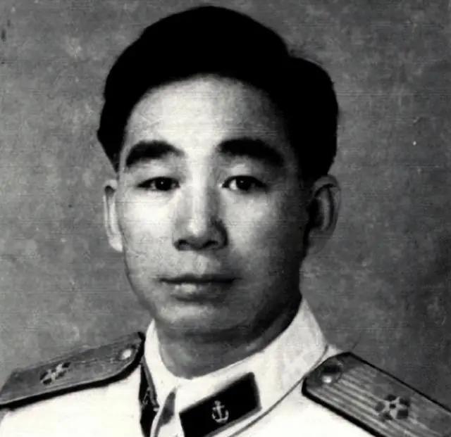 1940年一位参谋长与女医生相亲，结果回来却请求介绍那位医生身边的实习生，这是什